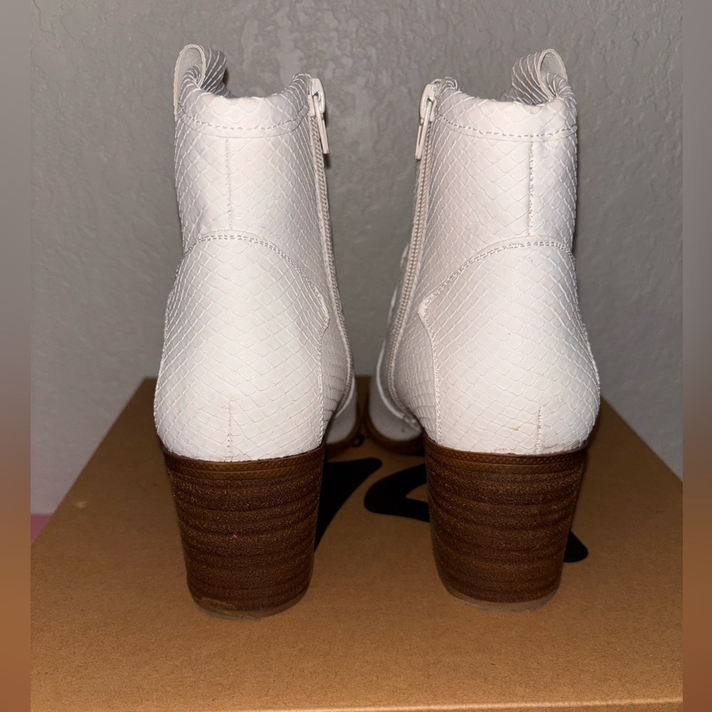 Dirty Laundry Unite White Snake Ankle Western Booties - Picture 8 of 9